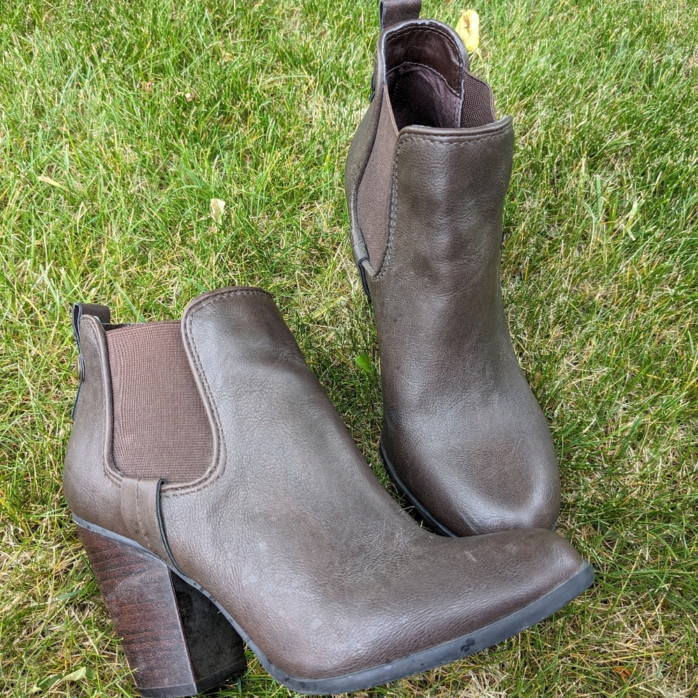 Carlos ankle booties, Brown, size 7